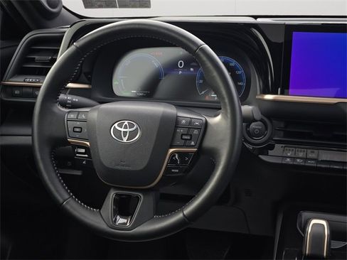 Used 2025 Toyota Crown Limited image 19