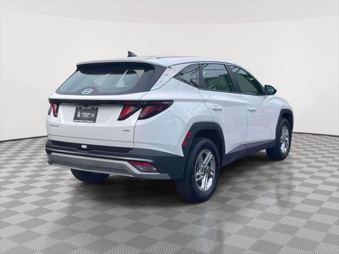 Used 2025 Hyundai Tucson SE AWD/4WD image 5