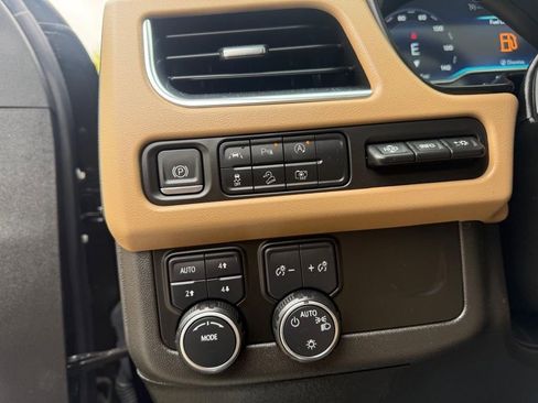 Used 2023 Chevrolet Tahoe Premier AWD/4WD image 13