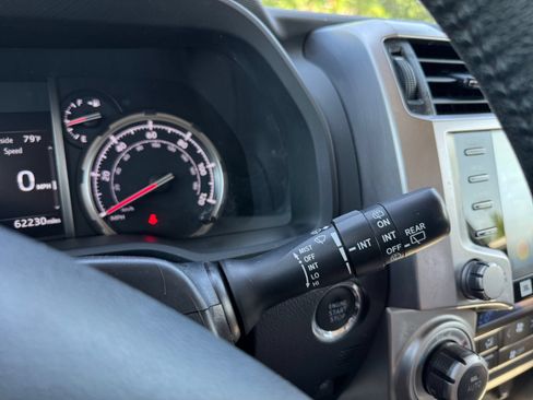 Used 2023 Toyota 4Runner Limited AWD/4WD image 20