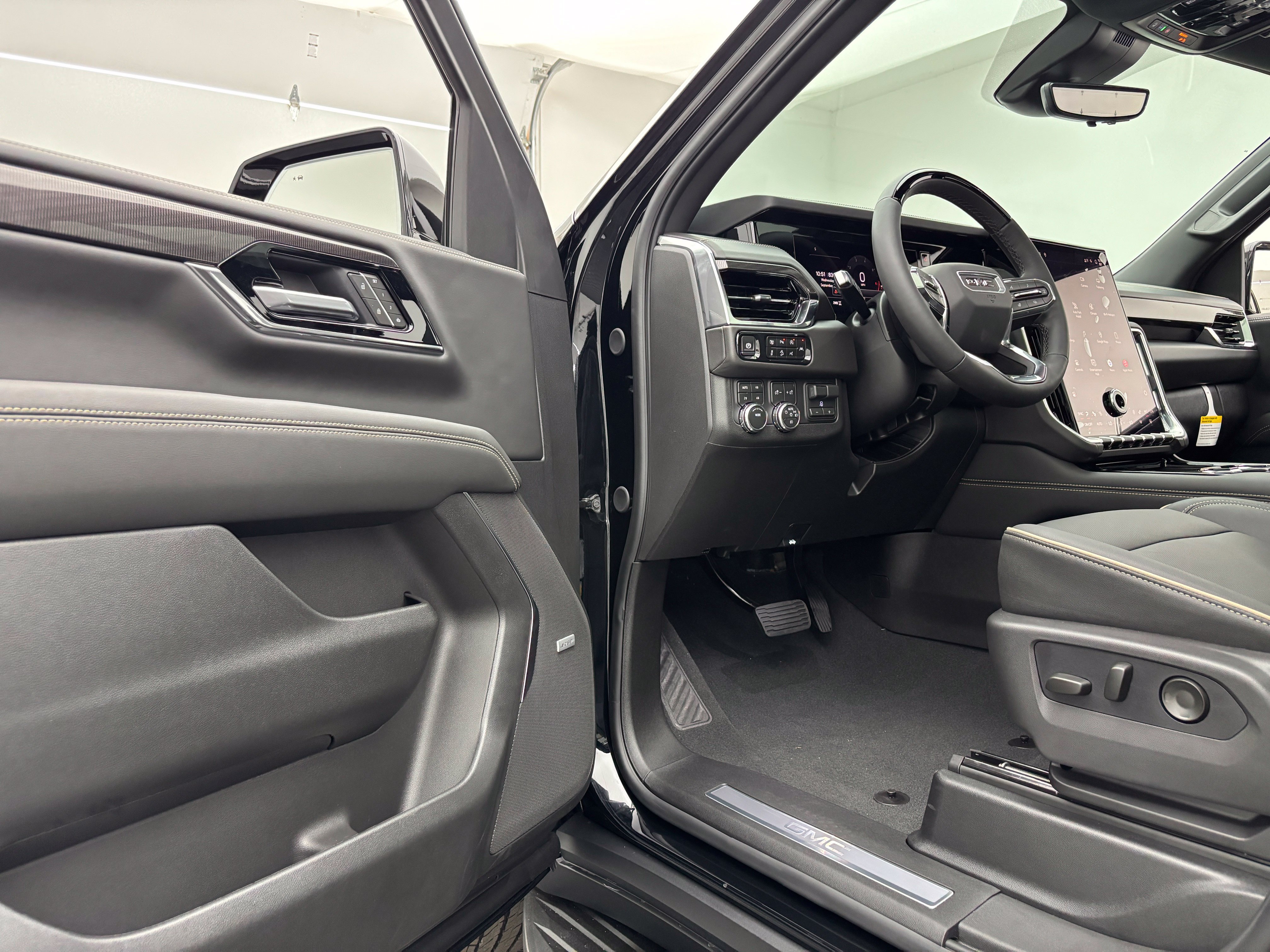New 2026 GMC Yukon Elevation w/ Elevation Premium Package AWD/4WD image 20