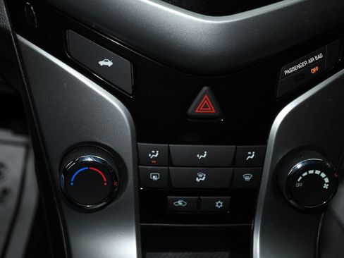 Used 2016 Chevrolet Cruze LT image 35