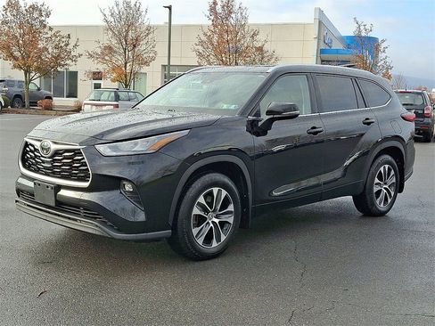 Used 2020 Toyota Highlander XLE image 5