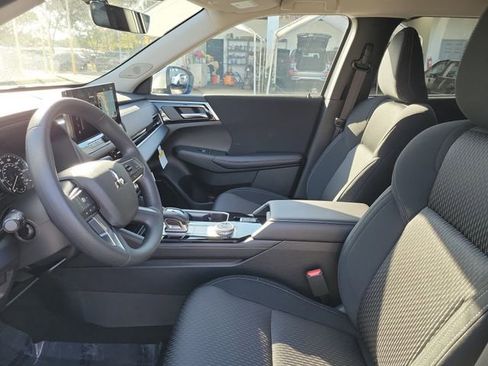 New 2026 Mitsubishi Outlander ES image 17