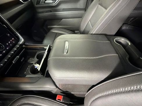 Used 2025 GMC Yukon XL Denali AWD/4WD image 27