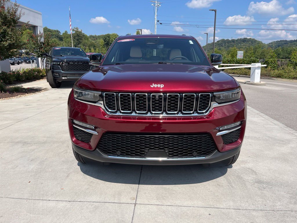 Used 2025 Jeep Grand Cherokee Limited w/ Luxury Tech Group II AWD/4WD image 33
