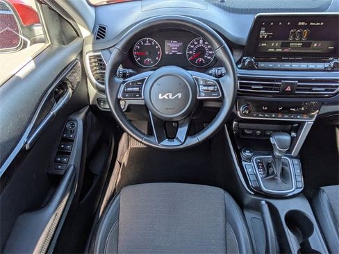 Used 2022 Kia Seltos Nightfall Edition image 17