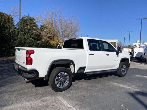 Used 2024 Chevrolet Silverado 2500 Custom w/ Custom Value Package image 9