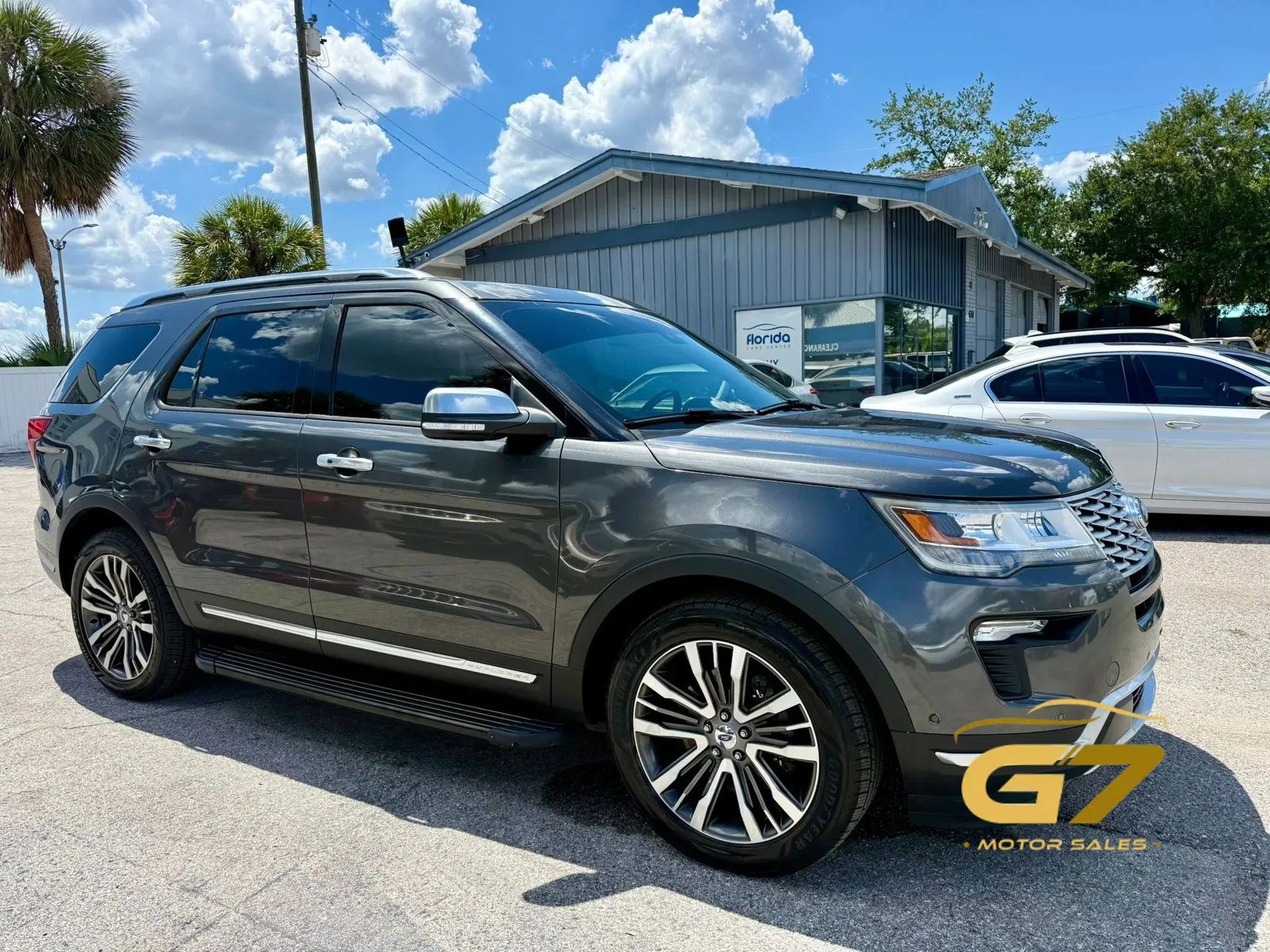 Used 2018 Ford Explorer Platinum AWD/4WD image 3