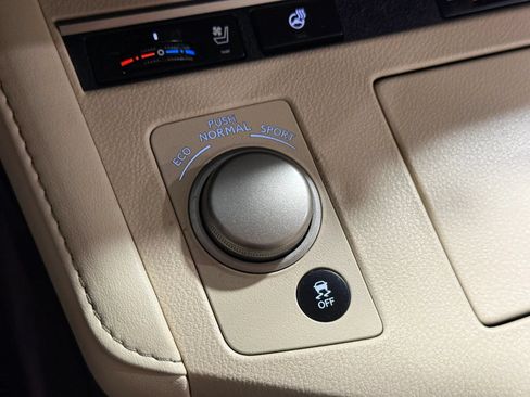 Used 2016 Lexus ES 350 w/ Premium Package w/Wood Trim FWD image 38