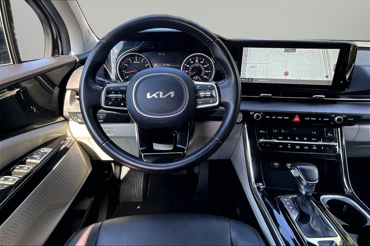 Used 2024 Kia Carnival EX FWD image 10