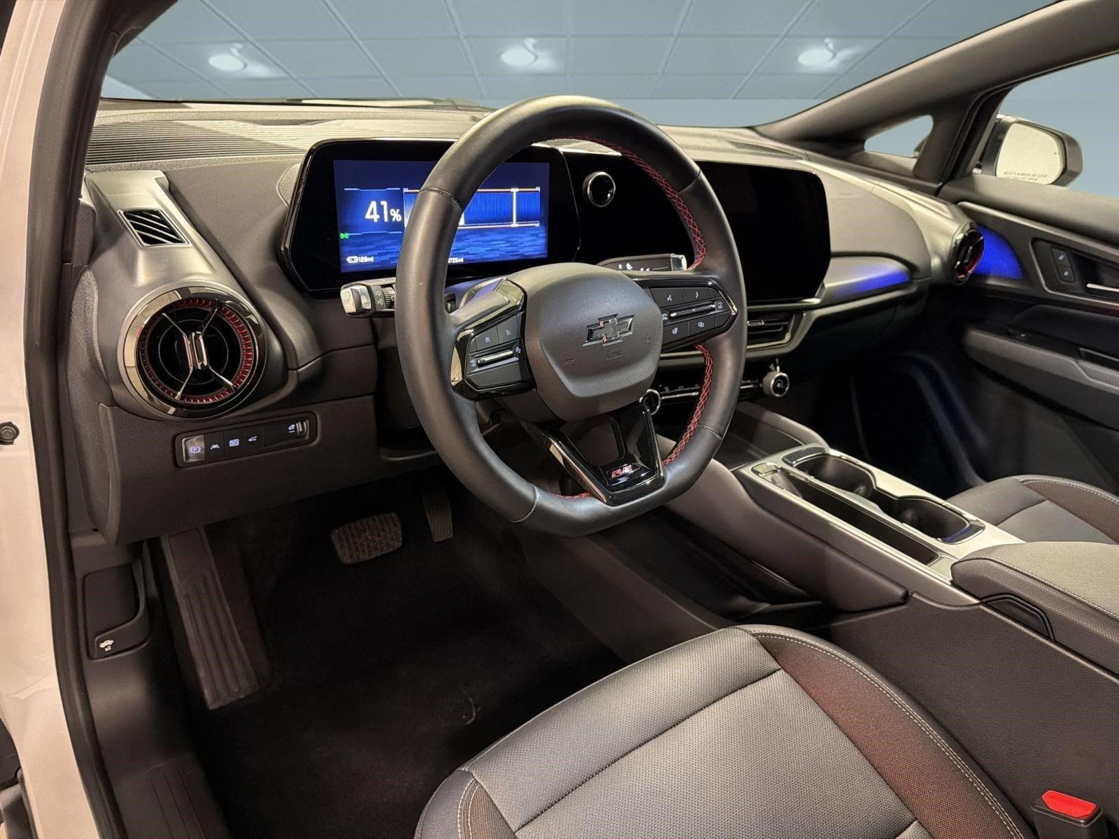 Used 2024 Chevrolet Equinox EV RS FWD image 4