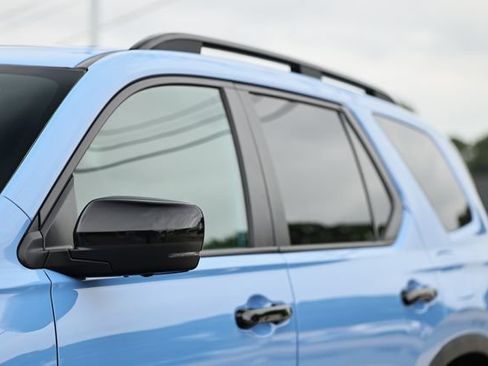 Used 2023 Honda Pilot TrailSport image 3