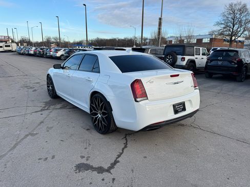 Used 2018 Chrysler 300 S w/ 300S Alloy Edition image 5