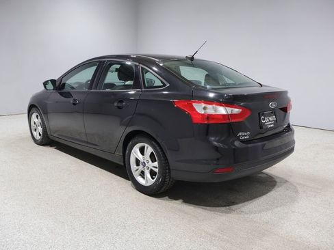 Used 2014 Ford Focus SE w/ SE Winter Package FWD image 4