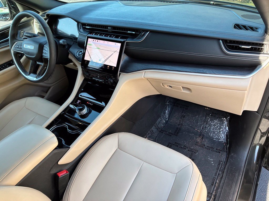 Used 2023 Jeep Grand Cherokee L Limited AWD/4WD image 34