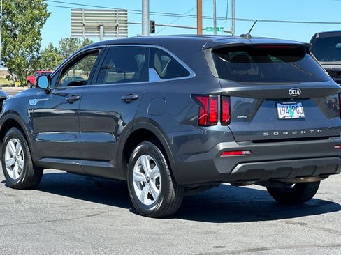 Used 2021 Kia Sorento LX AWD/4WD image 6