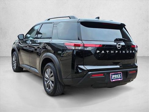 Used 2025 Nissan Pathfinder SV image 8