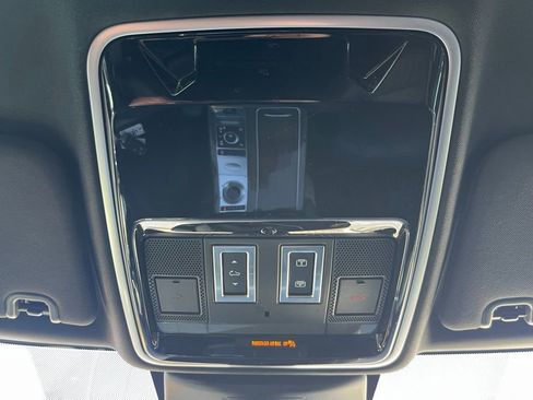 Used 2019 Land Rover Range Rover Long Wheelbase Supercharged AWD/4WD image 13