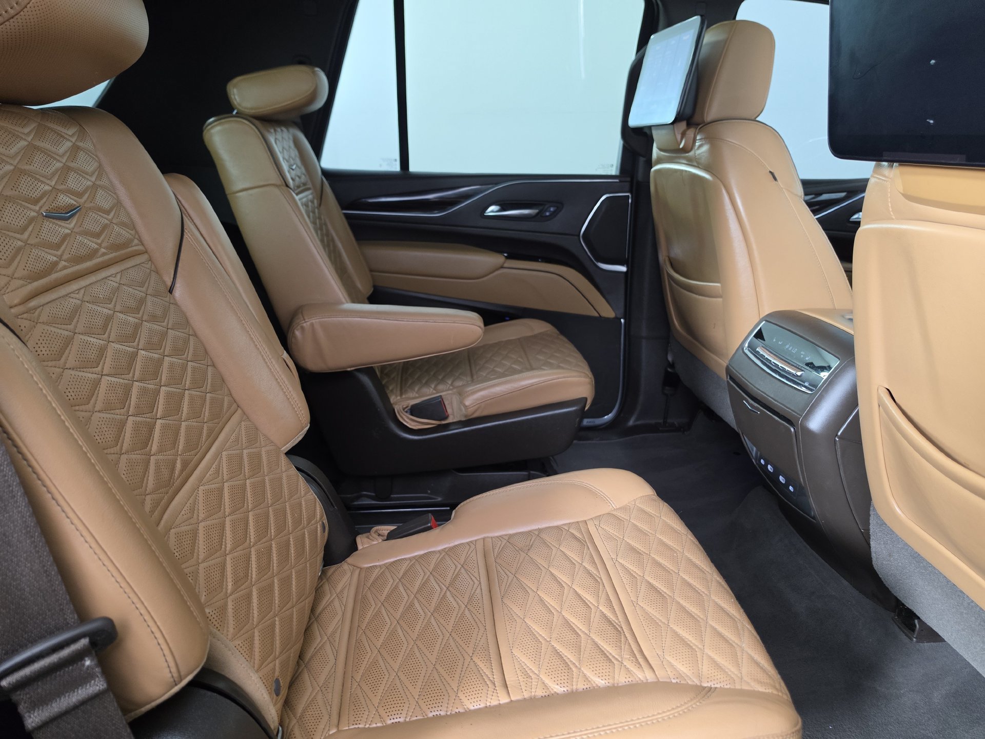 Used 2021 Cadillac Escalade Sport w/ Driver Assist Tech Package AWD/4WD image 31