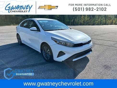 Used 2023 Kia Forte LXS FWD image 3