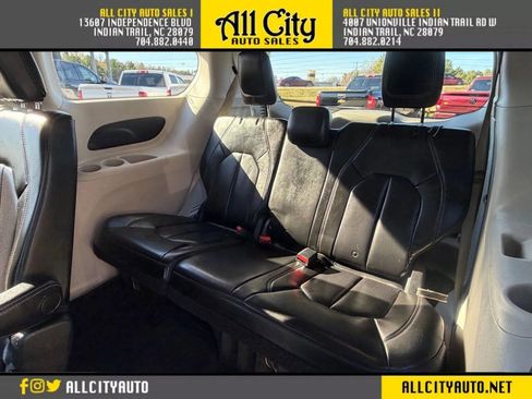 Used 2020 Chrysler Voyager Lxi image 13