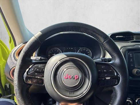 Used 2017 Jeep Renegade Altitude FWD image 9