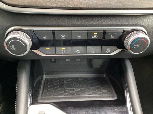 Used 2024 Nissan Altima 2.5 SV w/ SV Premium Package FWD image 19