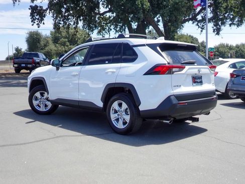Used 2021 Toyota RAV4 XLE w/ XLE Grade Weather Package AWD/4WD image 9