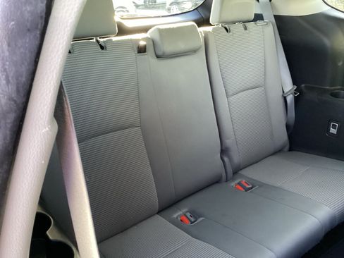 Used 2023 Toyota Highlander L FWD image 12