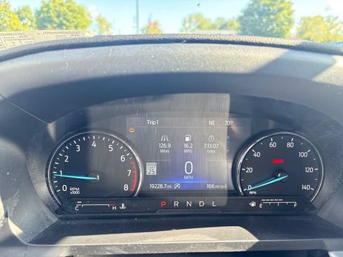Used 2023 Ford Explorer XLT w/ Equipment Group 202A AWD/4WD image 18