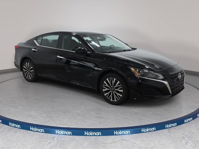 Used 2024 Nissan Altima 2.5 SV w/ SV Premium Package FWD image 4