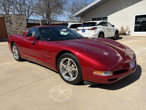 Used 2004 Chevrolet Corvette Coupe w/ Roof Package image 2