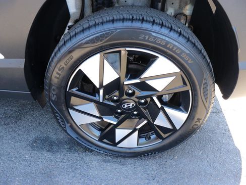 Used 2024 Hyundai Kona SEL AWD/4WD image 50