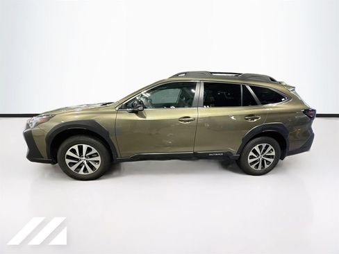 Used 2025 Subaru Outback Premium AWD/4WD image 8