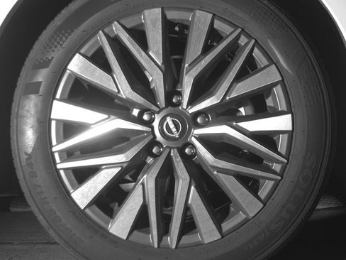 Used 2025 Nissan Altima 2.5 SV FWD image 13
