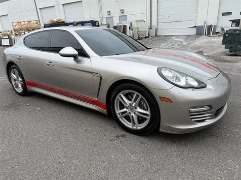 Used 2011 Porsche Panamera image 16