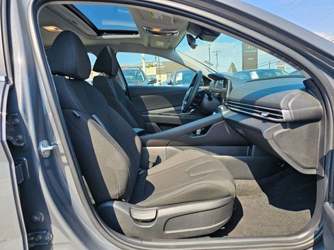 Used 2024 Hyundai Elantra SEL w/ Convenience Package image 10