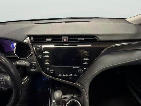 Used 2019 Toyota Camry XSE FWD image 18