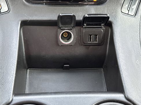 Used 2015 Chevrolet Suburban LT image 32