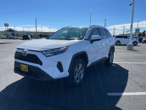 Used 2024 Toyota RAV4 LE AWD/4WD image 7