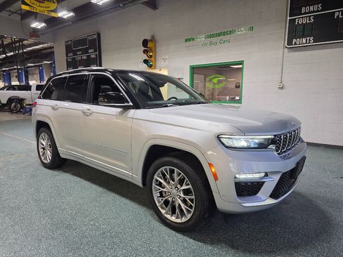 Used 2022 Jeep Grand Cherokee Summit image 4