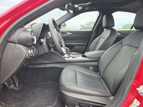 Used 2024 Alfa Romeo Giulia Ti AWD/4WD image 13