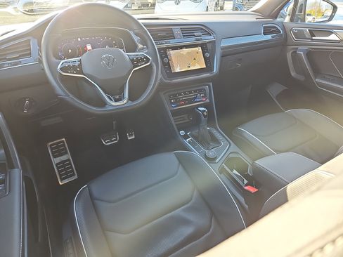 Certified 2022 Volkswagen Tiguan SEL R-Line image 3