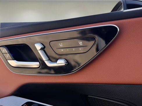 Used 2024 Mercedes-Benz GLC 300 image 21