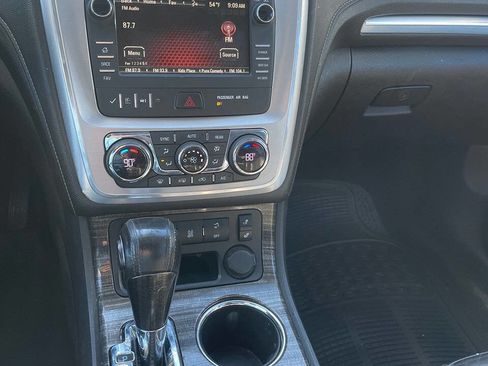Used 2014 GMC Acadia SLT image 18