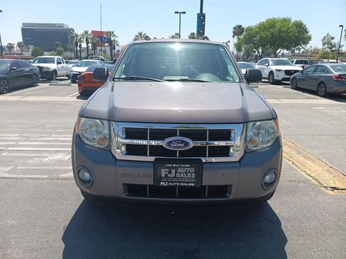 Used 2011 Ford Escape XLT image 2