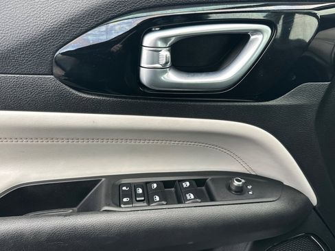 Used 2023 Jeep Compass Limited image 8