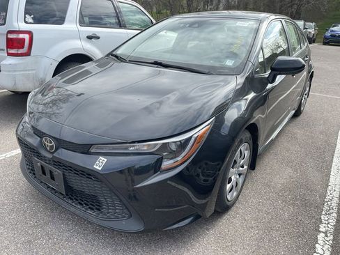 Used 2022 Toyota Corolla LE FWD image 2
