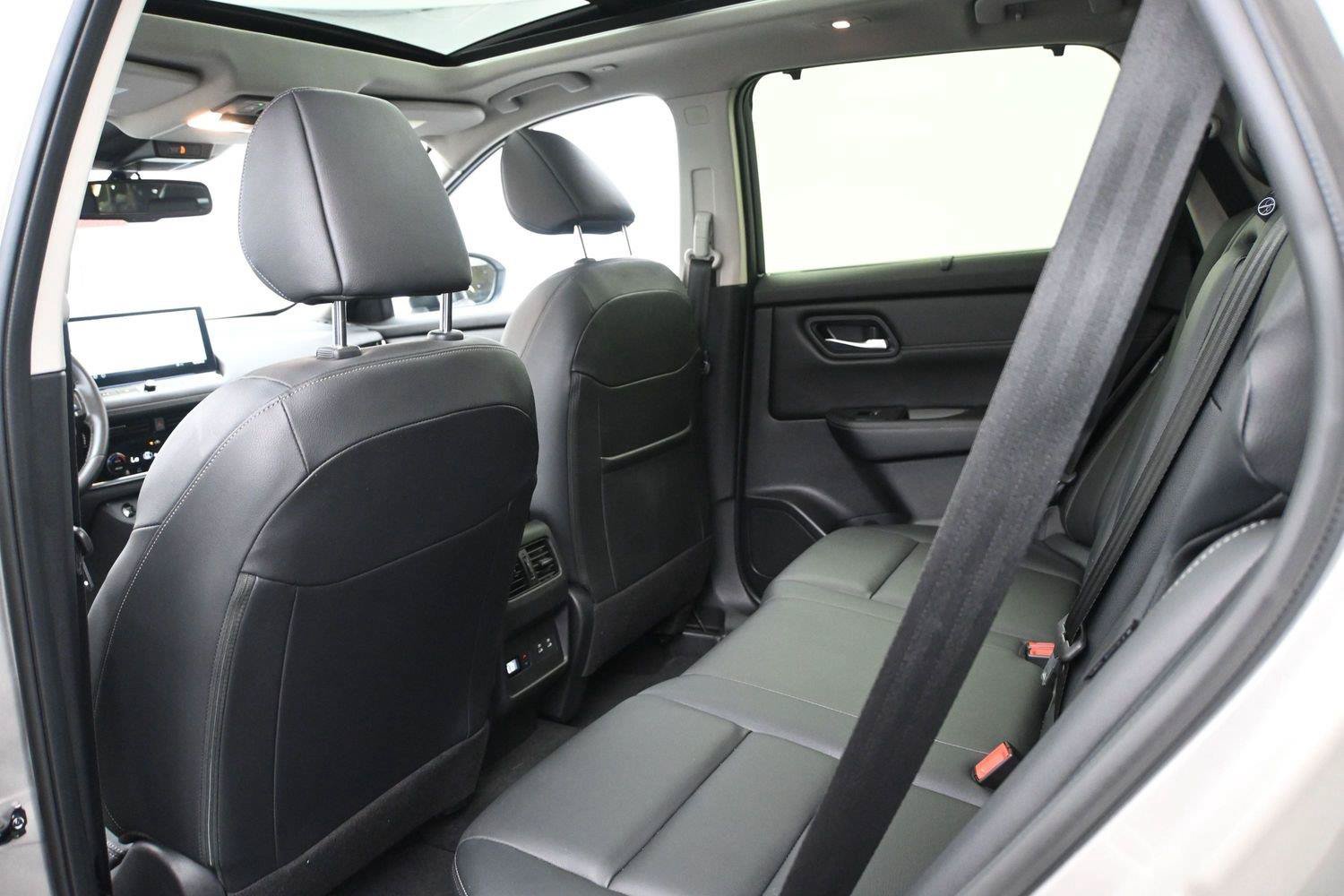Certified 2025 Nissan Rogue SL w/ SL Premium Package AWD/4WD image 10